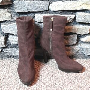 Isaac Mizrahi womens brown heeled boots sz 6